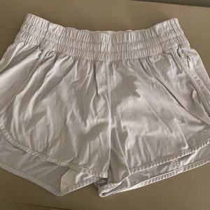 Lululemon 4” Tracker shorts